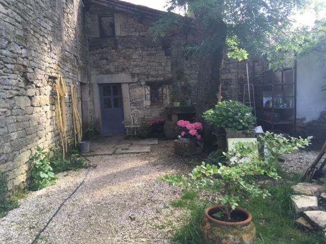 Bed and Breakfast Le Moulin A Huile Vailhourles Exteriér fotografie