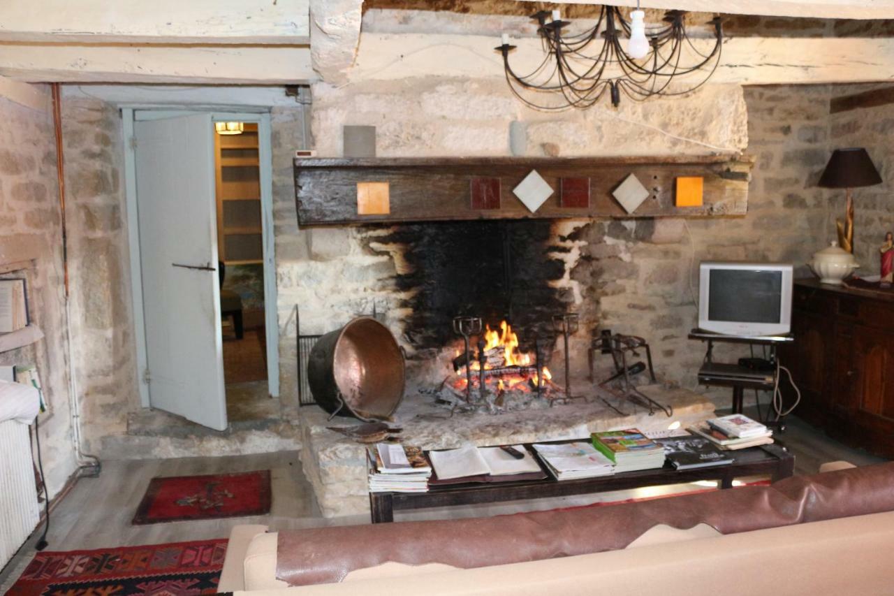Bed and Breakfast Le Moulin A Huile Vailhourles Exteriér fotografie