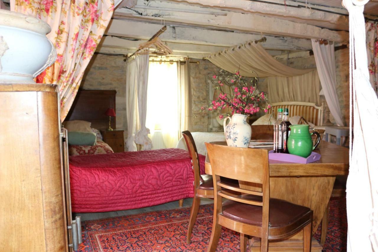 Bed and Breakfast Le Moulin A Huile Vailhourles Exteriér fotografie